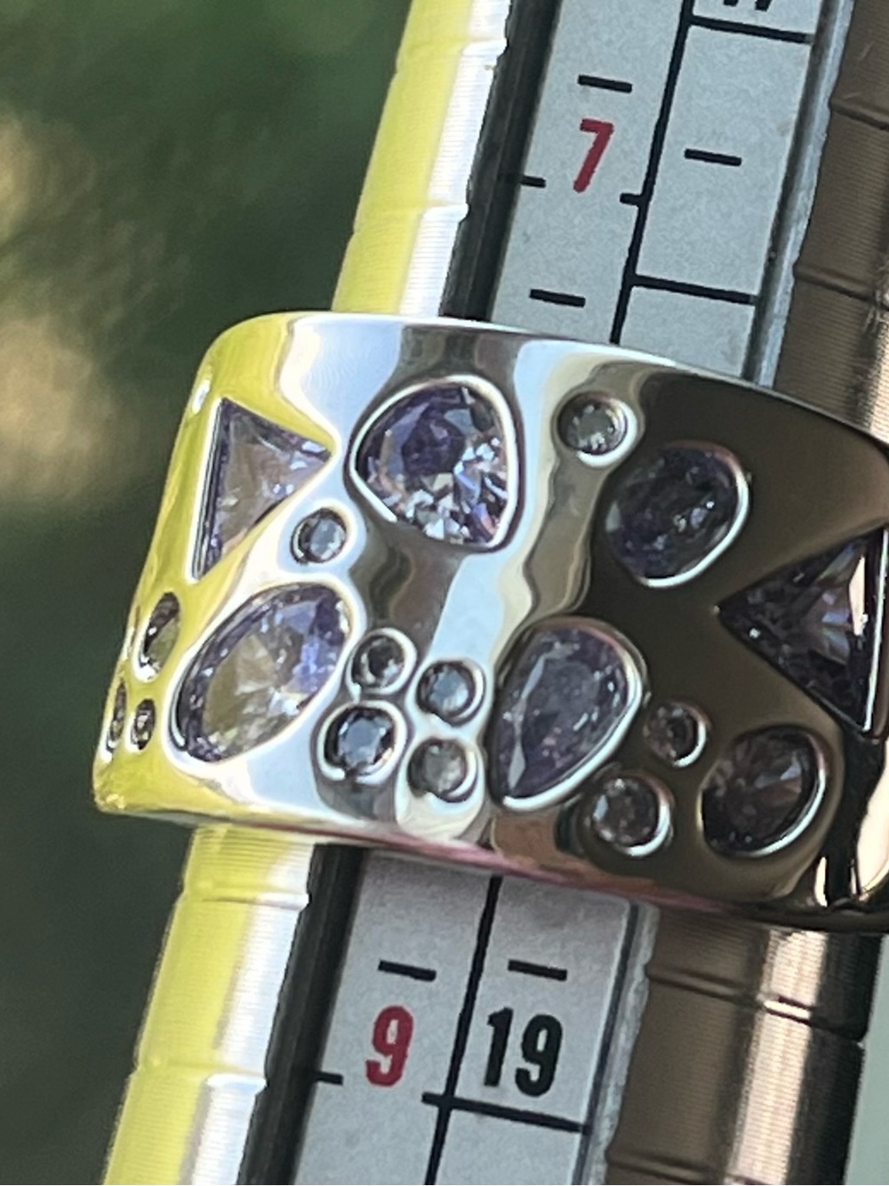 Bomb party Silver Wide Band Ring with Light Purple Gemstones sz 8